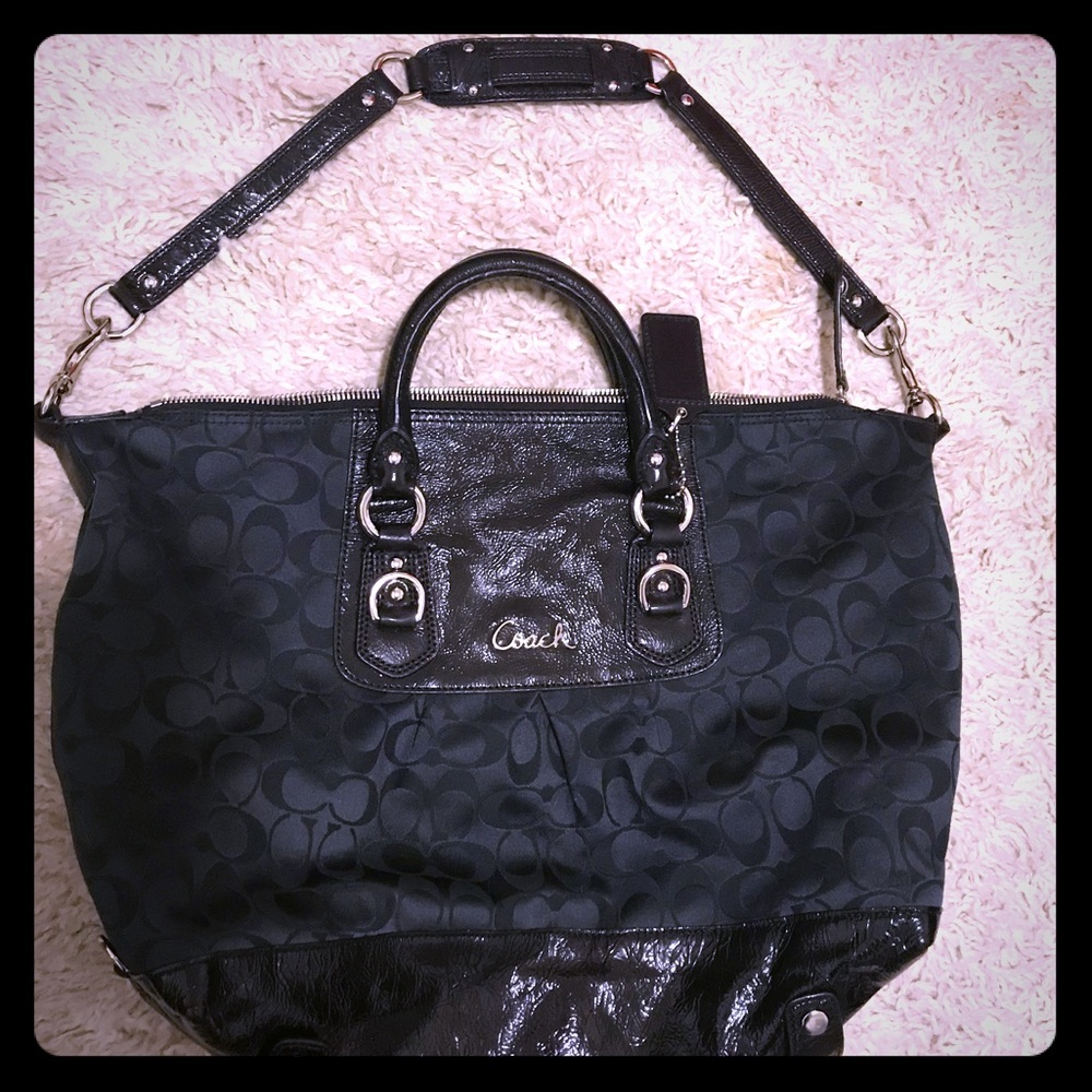 AUTHENTIC COACH PURSE (free gift with purchase)